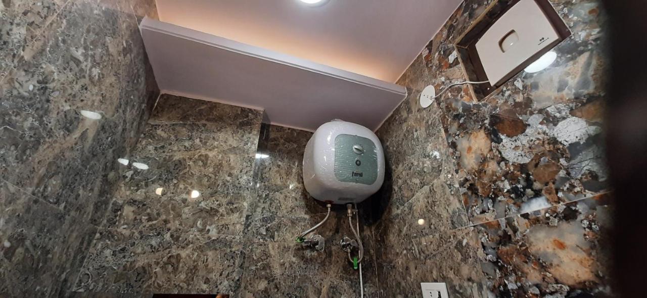 Aggarwal Luxury Room With Private Kitchen Washroom And Balcony Along With Fridge, Ac, Android Tv, Wifi In Main Lajpat Nagar New Delhi Exterior foto