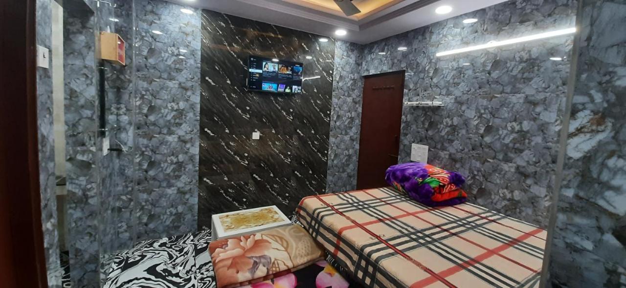 Aggarwal Luxury Room With Private Kitchen Washroom And Balcony Along With Fridge, Ac, Android Tv, Wifi In Main Lajpat Nagar New Delhi Exterior foto