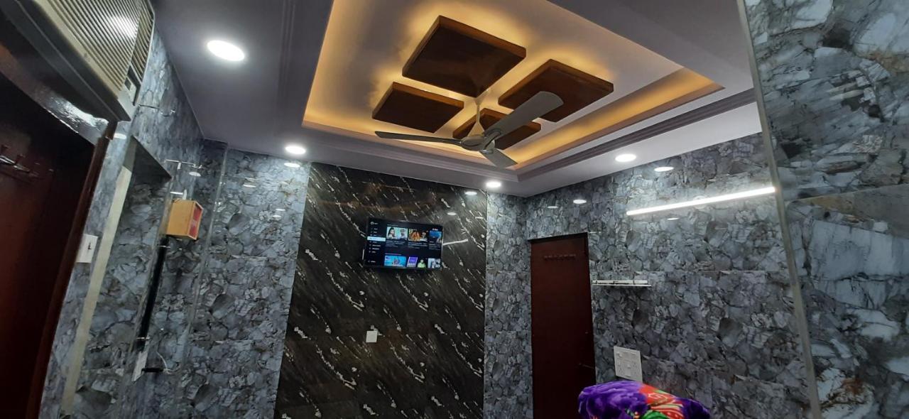 Aggarwal Luxury Room With Private Kitchen Washroom And Balcony Along With Fridge, Ac, Android Tv, Wifi In Main Lajpat Nagar New Delhi Exterior foto