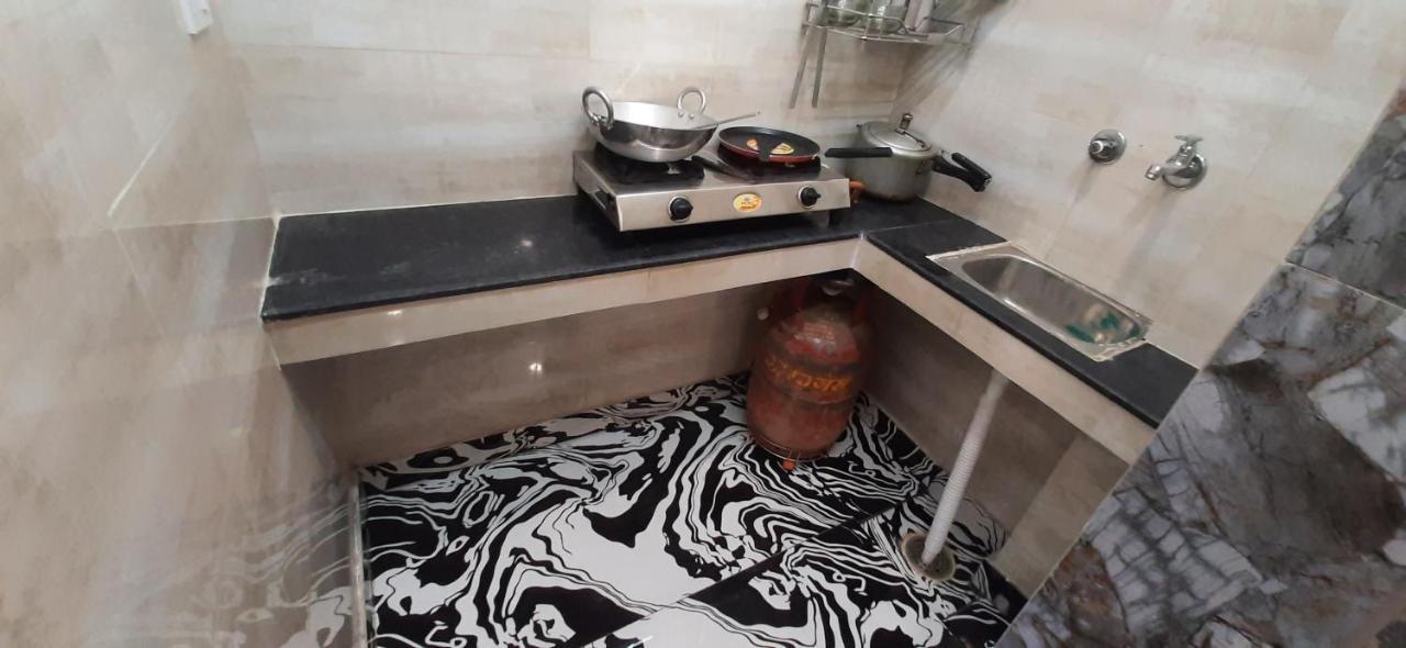 Aggarwal Luxury Room With Private Kitchen Washroom And Balcony Along With Fridge, Ac, Android Tv, Wifi In Main Lajpat Nagar New Delhi Exterior foto